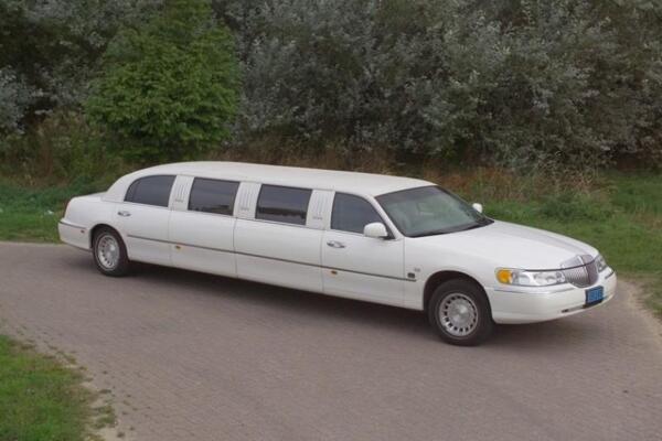 Lincoln stretched limousine